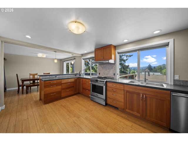 17333 Se COLINA VISTA Ave, Milwaukie, OR 97267