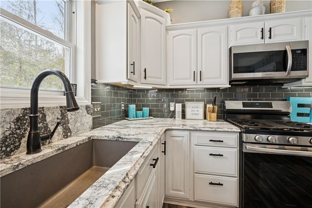 110 Cornerstone Ct, Peters Twp, PA 15367