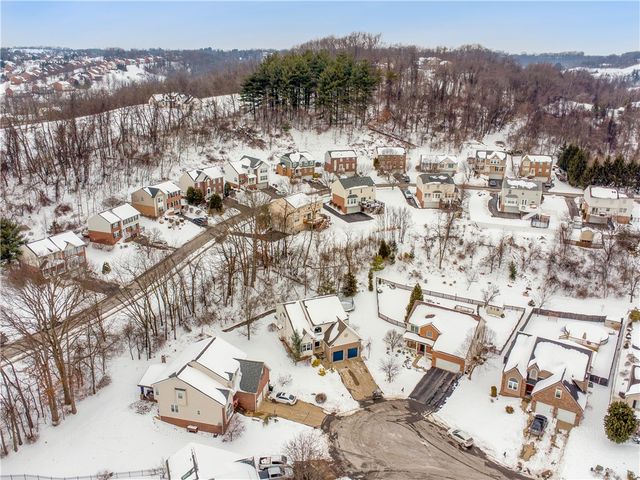 110 Cornerstone Ct, Peters Twp, PA 15367