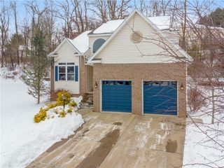 110 Cornerstone Ct, Peters Twp, PA 15367