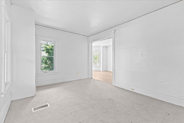 21 Hyde Street, Burlington, VT 05401