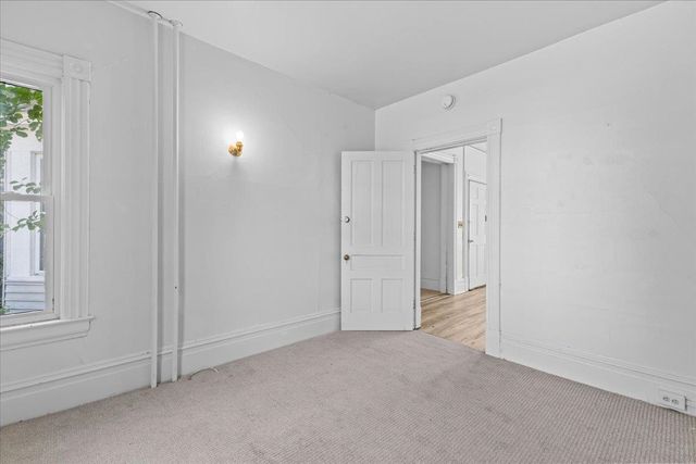 21 Hyde Street, Burlington, VT 05401