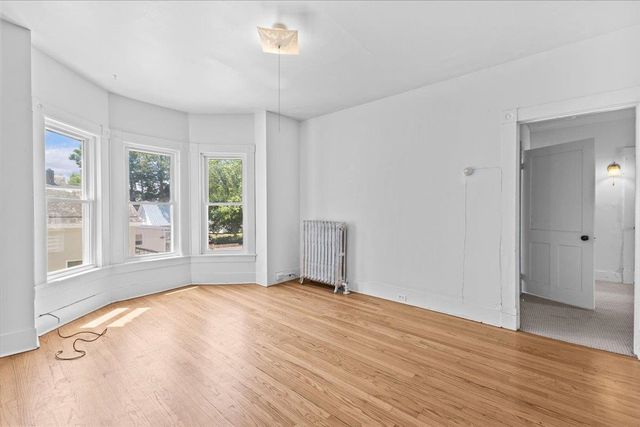 21 Hyde Street, Burlington, VT 05401