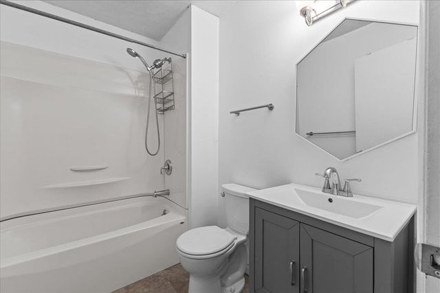 21 Hyde Street, Burlington, VT 05401