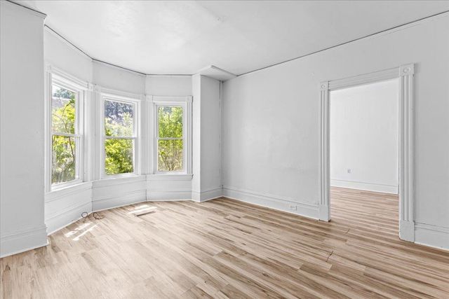 21 Hyde Street, Burlington, VT 05401