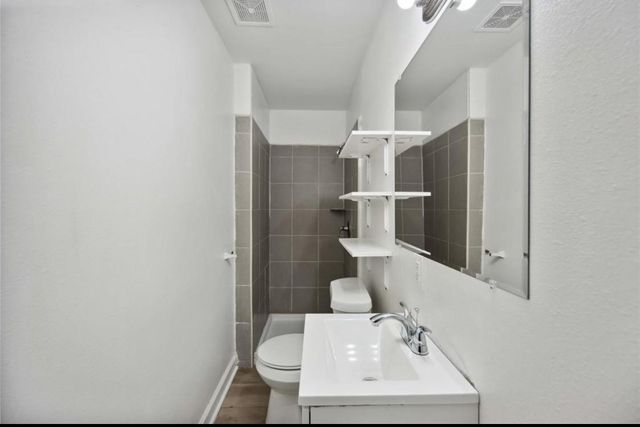 220 Armstrong Street, Houston, TX 77029