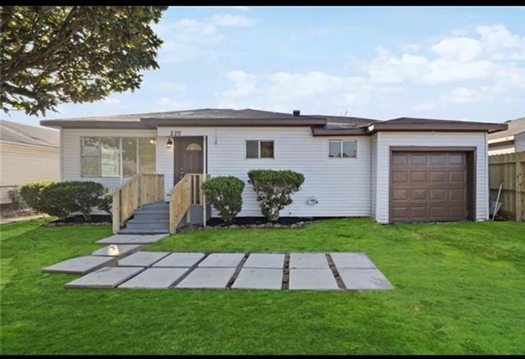 220 Armstrong Street, Houston, TX 77029