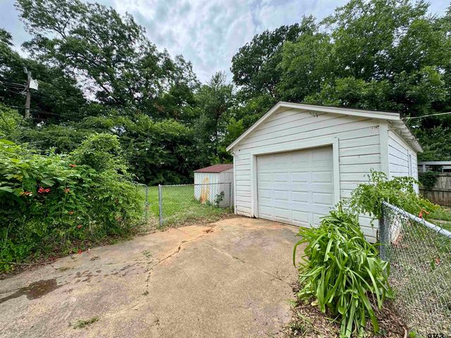 1931 S Wiley, Tyler, TX 75701