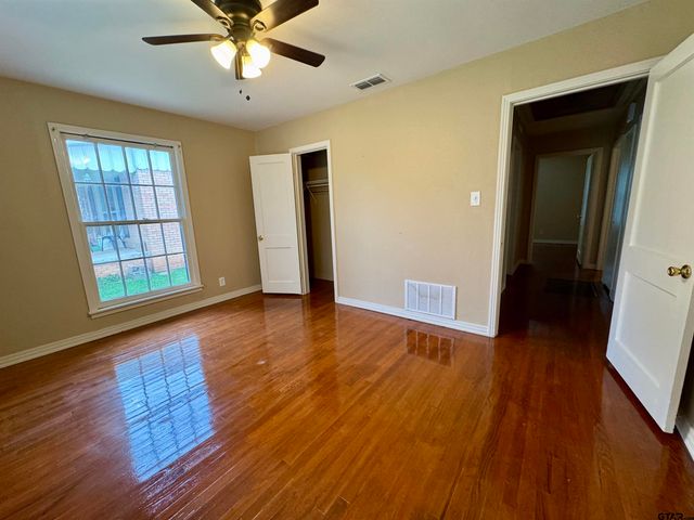 1931 S Wiley, Tyler, TX 75701