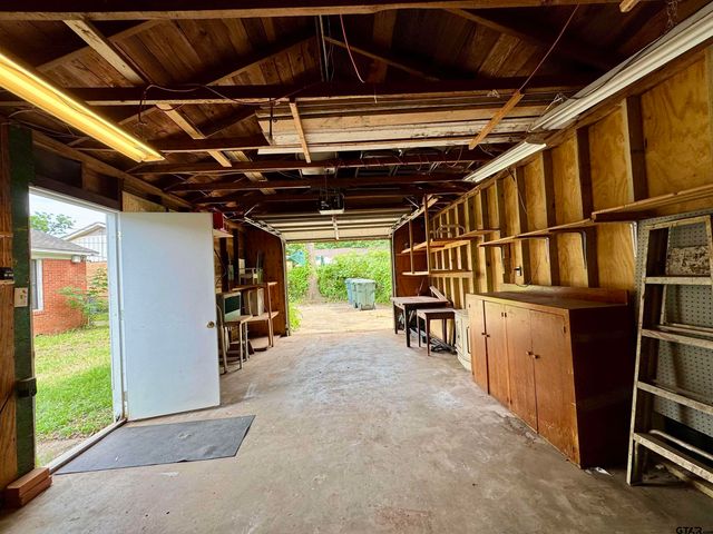 1931 S Wiley, Tyler, TX 75701