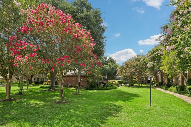 727 Bunker Hill Road 92, Houston, TX 77024