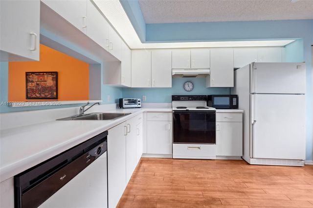 13701 SW 12th St 202A, Pembroke Pines, FL 33027