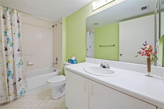 13701 SW 12th St 202A, Pembroke Pines, FL 33027