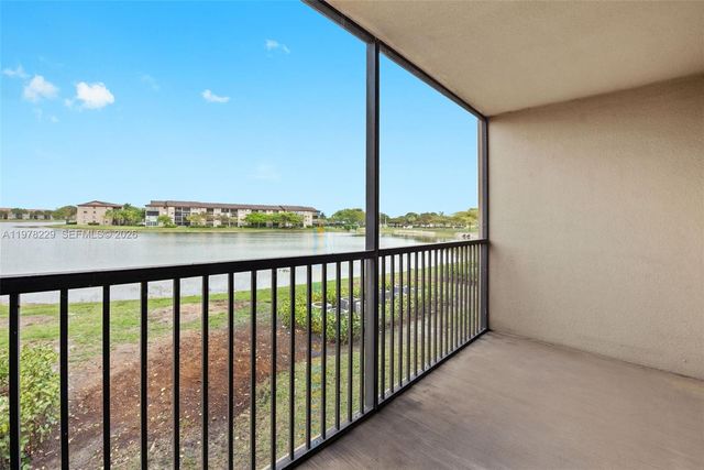 13701 SW 12th St 202A, Pembroke Pines, FL 33027