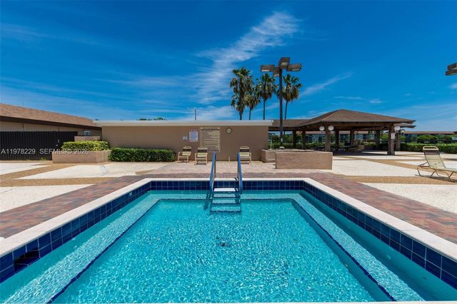 13701 SW 12th St 202A, Pembroke Pines, FL 33027