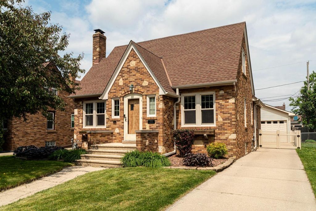 2620 Lincoln ROAD, Kenosha, WI 53143