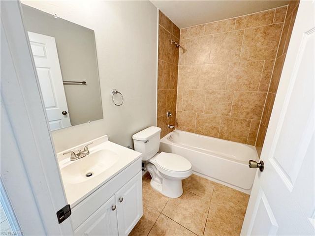 1022 NE 8th PL, Cape Coral, FL 33909