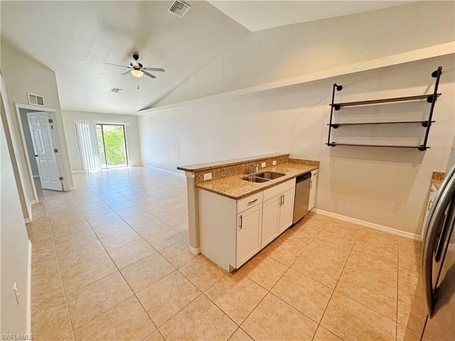 1022 NE 8th PL, Cape Coral, FL 33909