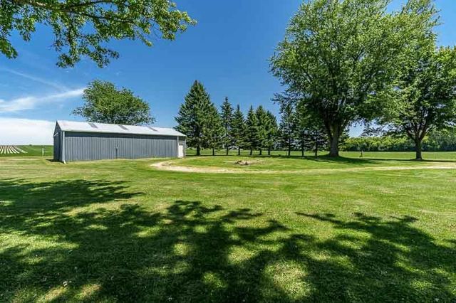 10341 E Creek Road, Clinton, WI 53525