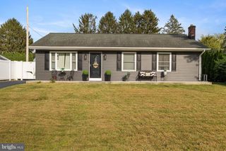 1070 JAMES AVE, Ephrata, PA 17522