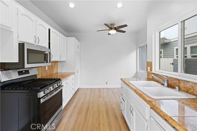 1597 Riverside, Costa Mesa, CA 92627