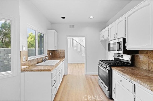 1597 Riverside, Costa Mesa, CA 92627