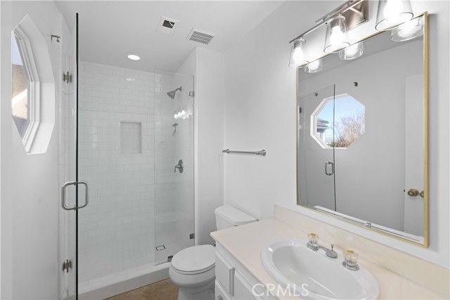 1597 Riverside, Costa Mesa, CA 92627