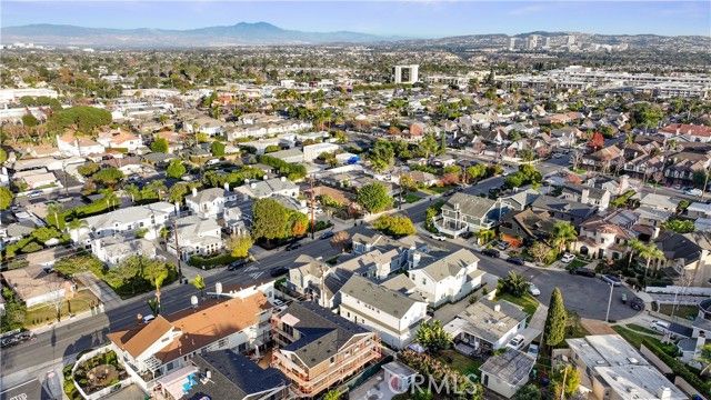 1597 Riverside, Costa Mesa, CA 92627