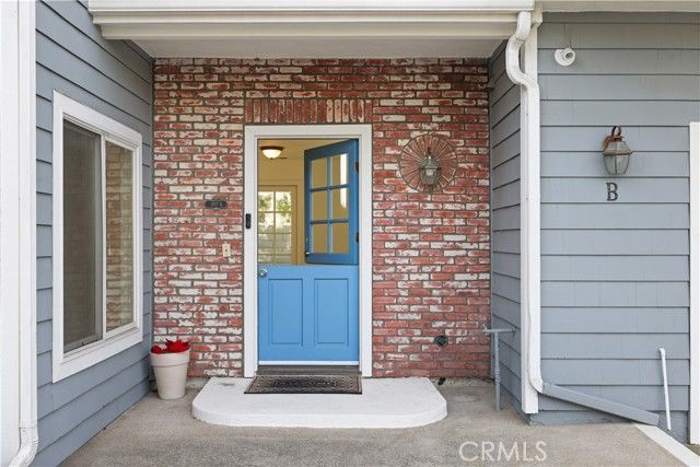 1597 Riverside, Costa Mesa, CA 92627