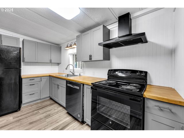 300 E JONES St, Yacolt, WA 98675