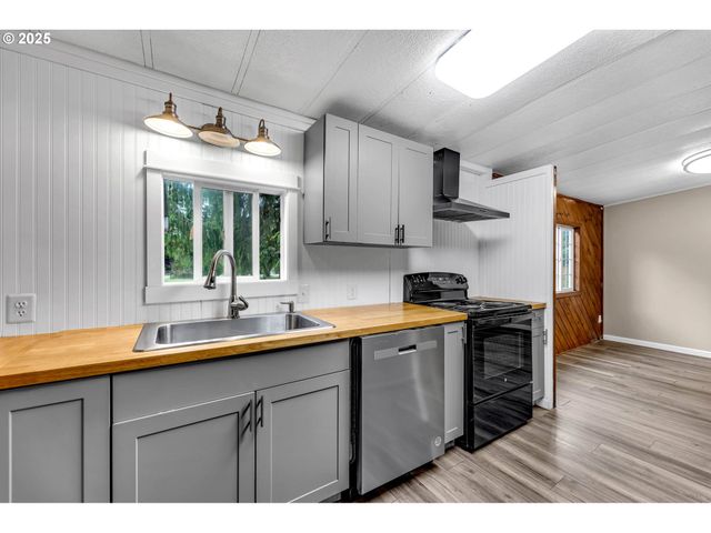 300 E JONES St, Yacolt, WA 98675