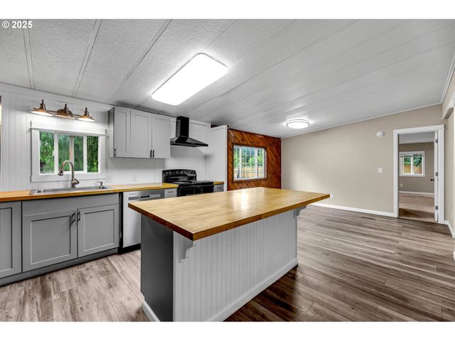 300 E JONES St, Yacolt, WA 98675