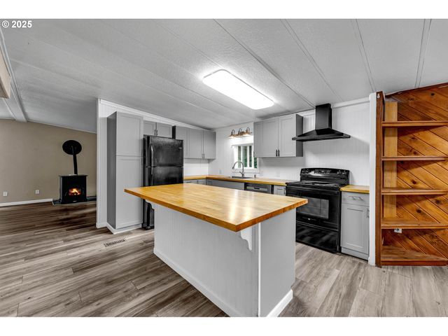 300 E JONES St, Yacolt, WA 98675