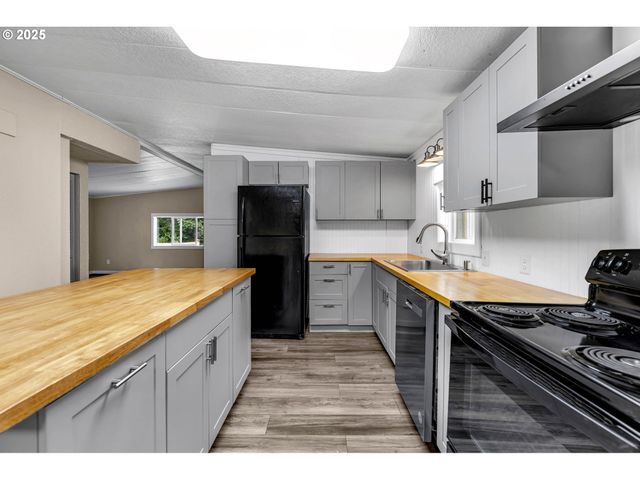 300 E JONES St, Yacolt, WA 98675