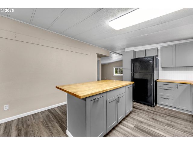 300 E JONES St, Yacolt, WA 98675