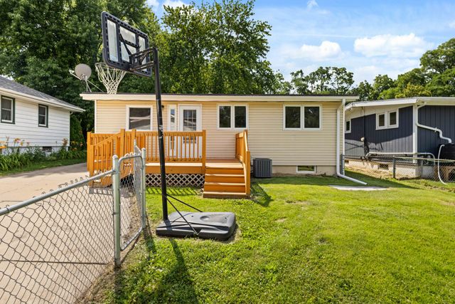 3851 43rd Street, Des Moines, IA 50310