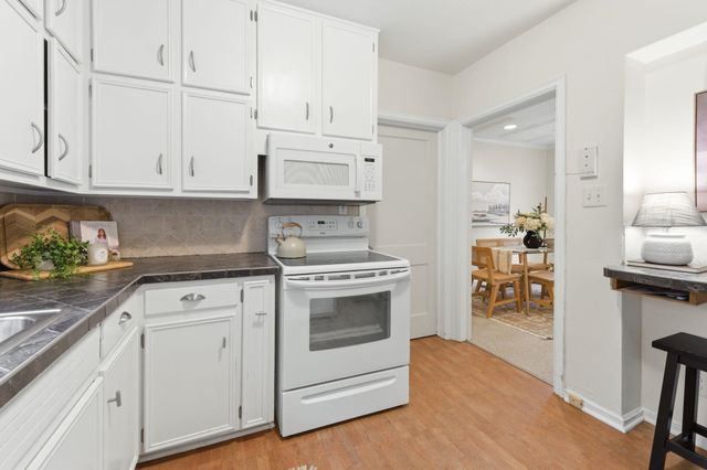 333 N Ridgewood Dr, Wichita, KS 67208