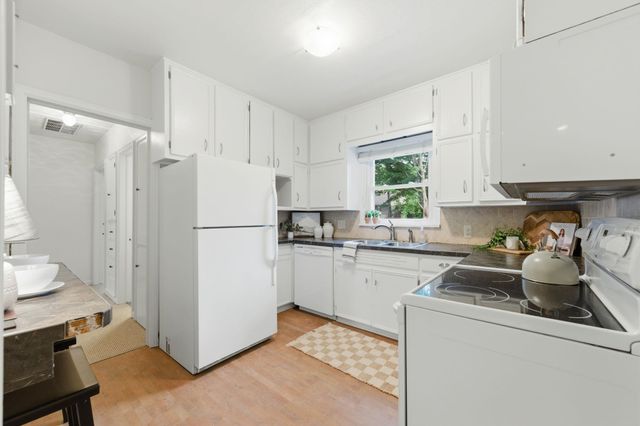 333 N Ridgewood Dr, Wichita, KS 67208