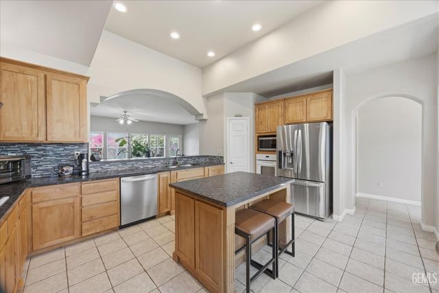 10115 Salerosa Court, Bakersfield, CA 93312