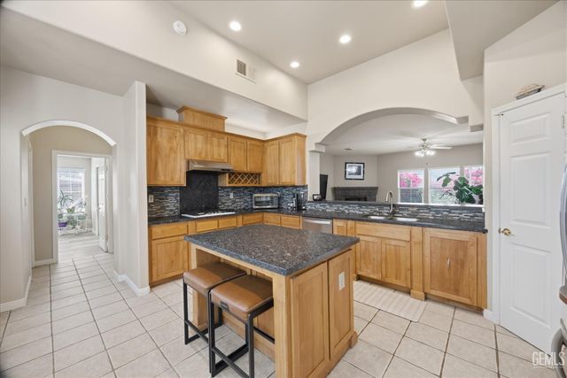 10115 Salerosa Court, Bakersfield, CA 93312