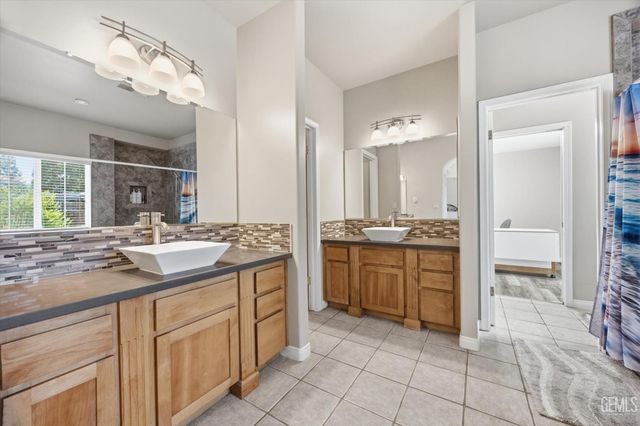 10115 Salerosa Court, Bakersfield, CA 93312