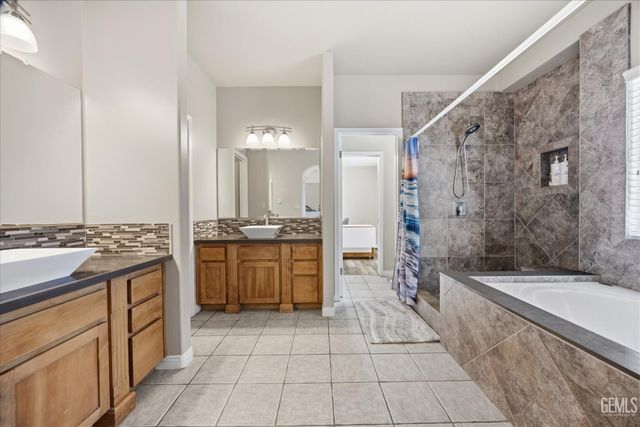 10115 Salerosa Court, Bakersfield, CA 93312