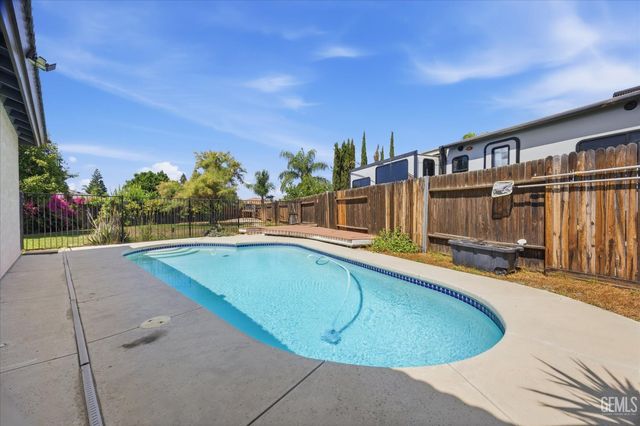 10115 Salerosa Court, Bakersfield, CA 93312