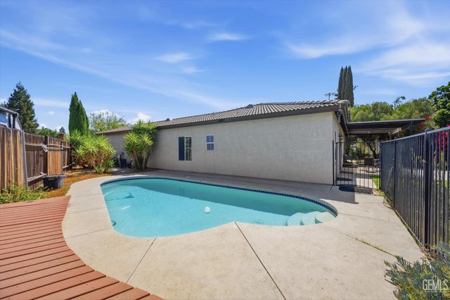 10115 Salerosa Court, Bakersfield, CA 93312