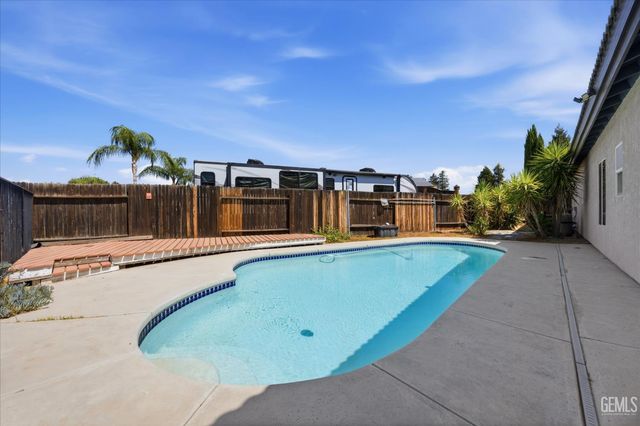 10115 Salerosa Court, Bakersfield, CA 93312