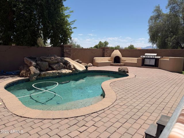 2221 N 94th Avenue, Phoenix, AZ 85037