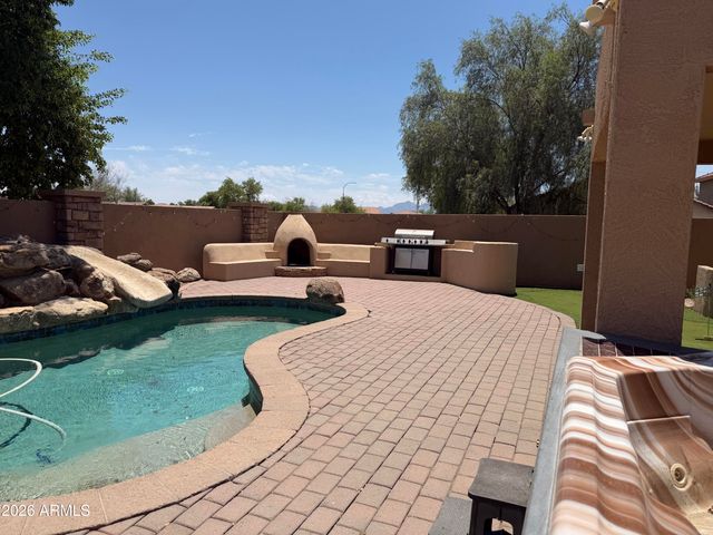 2221 N 94th Avenue, Phoenix, AZ 85037