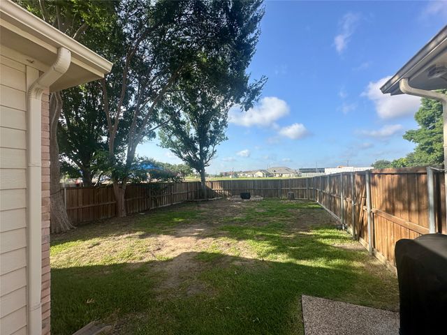 1148 Pleasant Oaks Drive, Lewisville, TX 75067