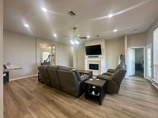 1148 Pleasant Oaks Drive, Lewisville, TX 75067