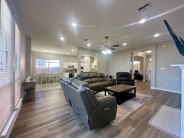 1148 Pleasant Oaks Drive, Lewisville, TX 75067